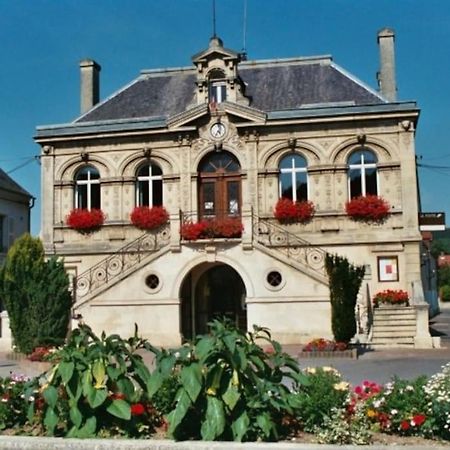 Au Coeur De Bruyeres Appartement Buitenkant foto