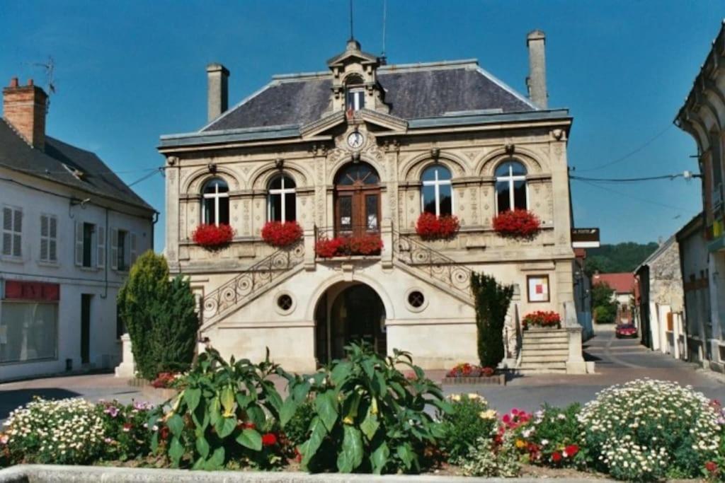 Au Coeur De Bruyeres Appartement Buitenkant foto